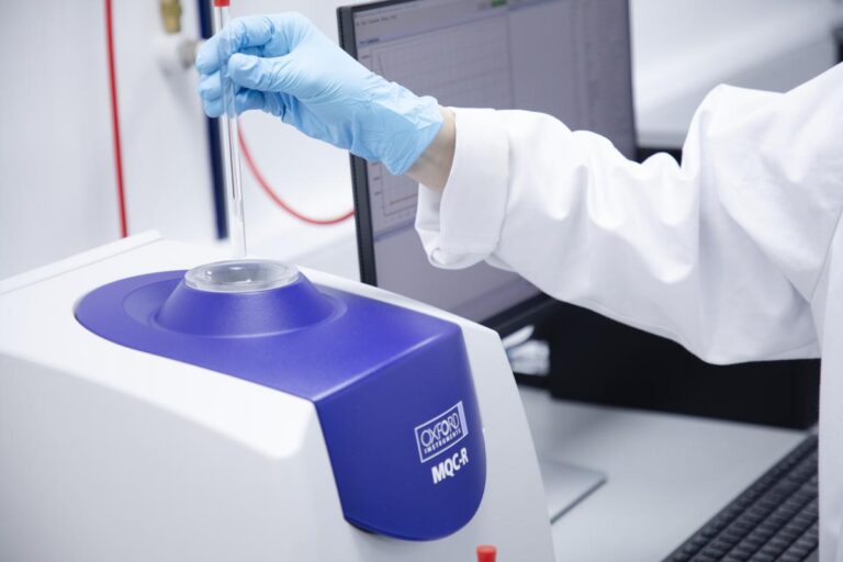 MQC-R - A benchtop TD-NMR research instrument for materials analysis