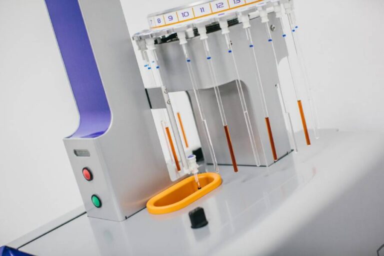 Técnica RMN Banner - Paralab distribuye equipo de RMN en España.