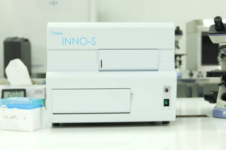 Técnica Espectrofotometría Banner - Paralab distribuye equipo de Espectrofotometría en España.