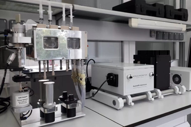 Técnica Espectrometría Banner - Paralab distribuye equipo de Spectrometry en España.