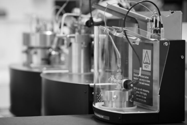 Técnica Calorimetría Banner - Paralab distribuye equipo de Calorimeter en España.